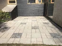 Fliserens på Frederiksberg — skånsom rens af granit-terrasse