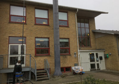 Ejendom som får tagrende rens af Aktiv Rens medarbejder